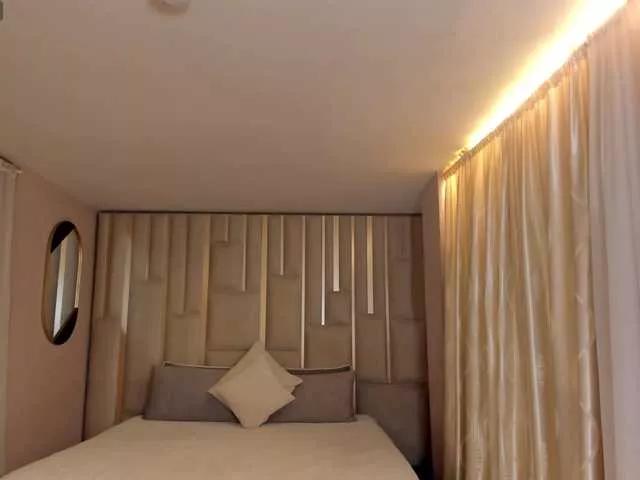 LelaWest from BongaCams