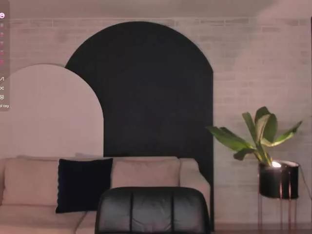 LelaWest from BongaCams