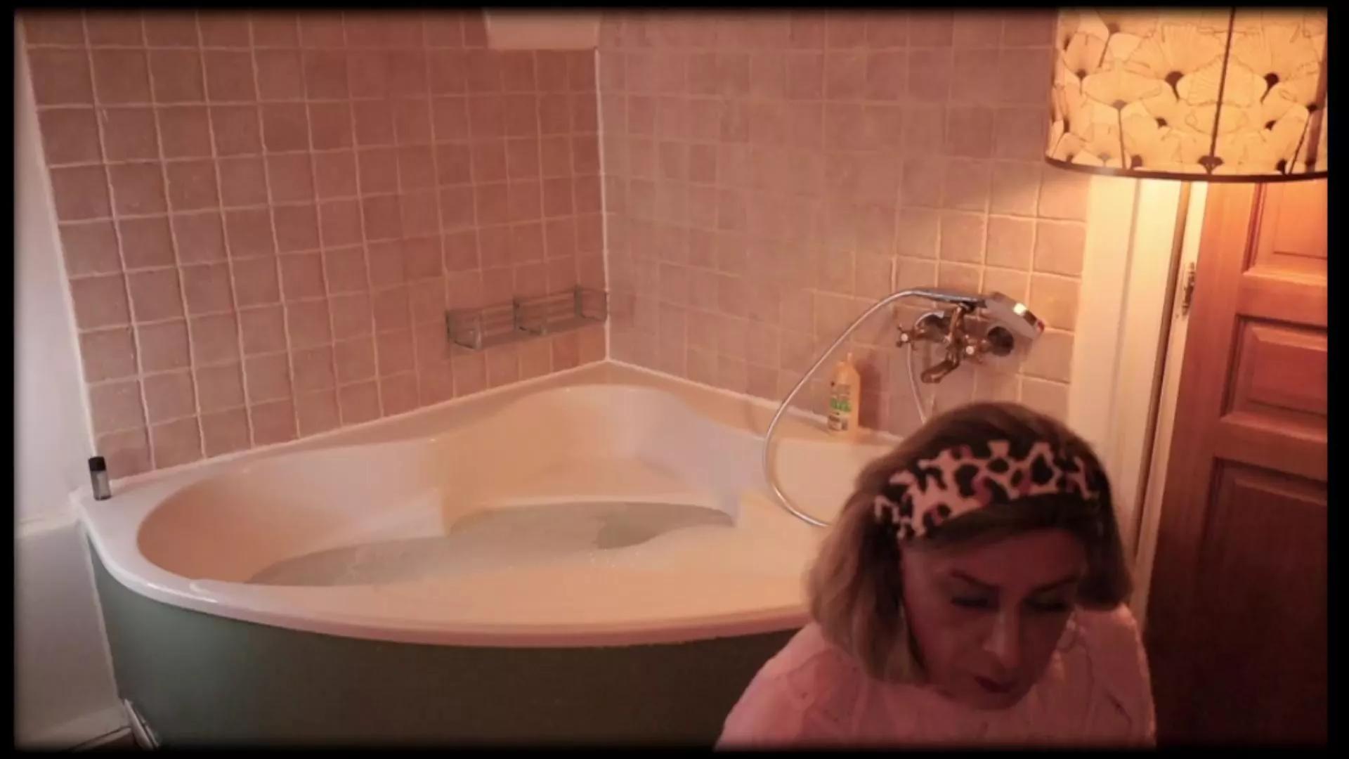 Anazone1 from Cam4