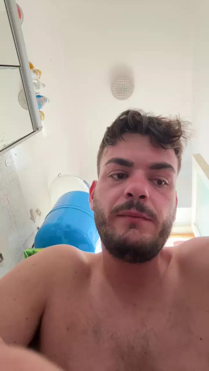 Cazzone22xx from Cam4