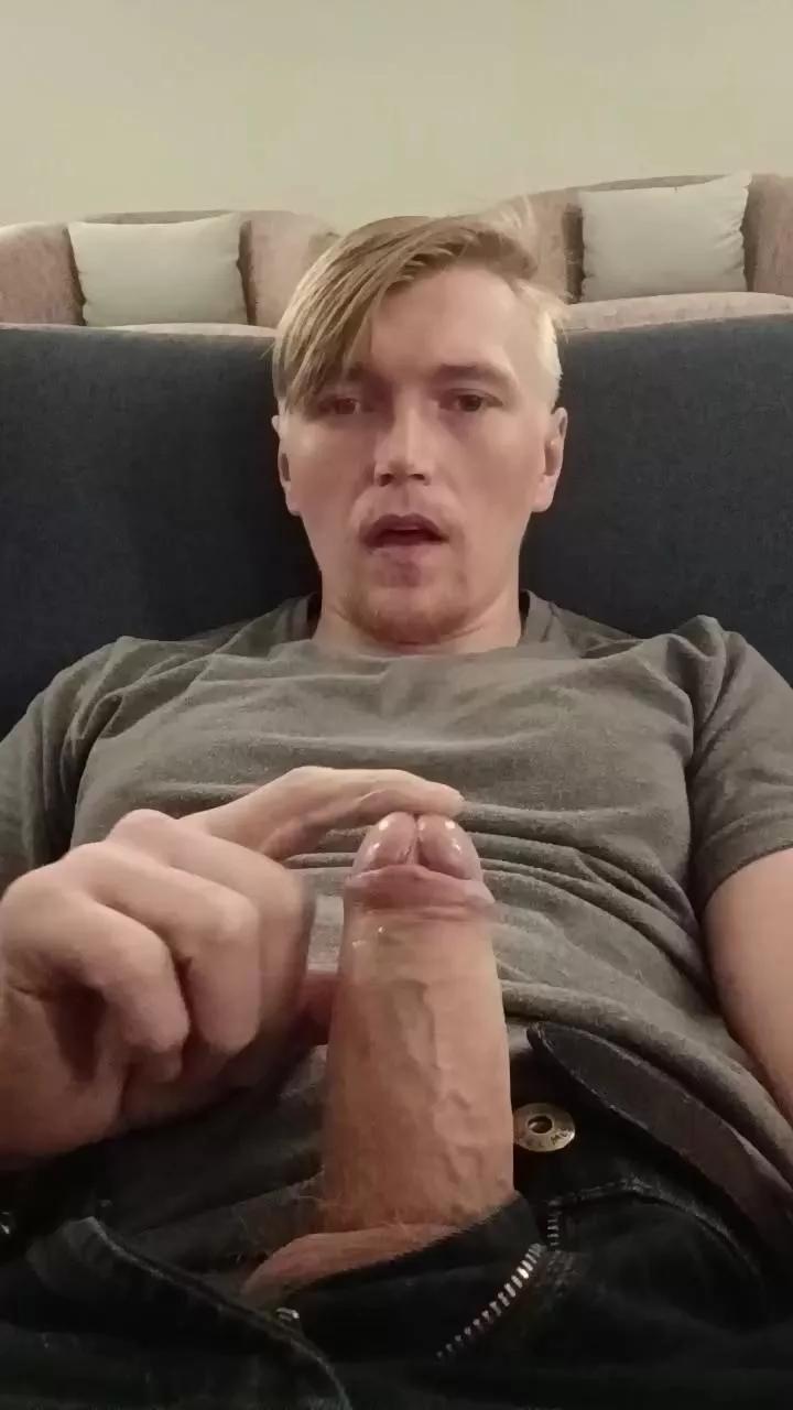 MrMorningWood on Cam4