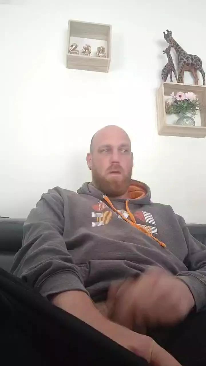 Tomtoyz from Cam4
