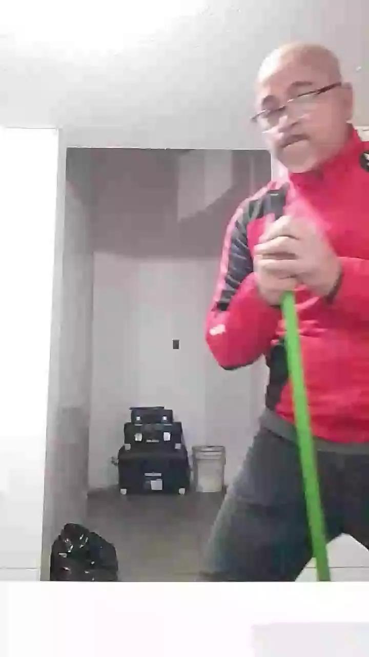 Yell47 from Cam4