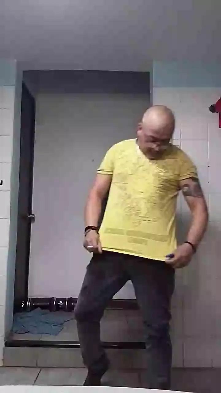 Yell47 from Cam4