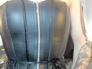 adeelinee from CamSoda