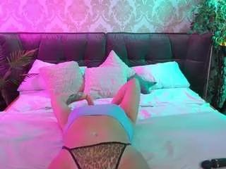 arianadark from CamSoda