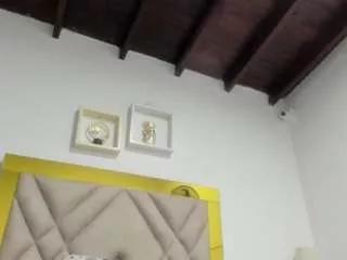 arianaspate from CamSoda