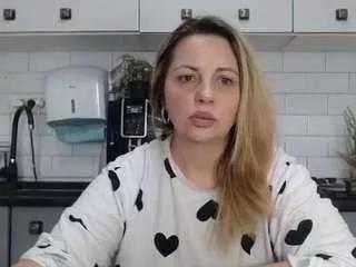 ellaswan from CamSoda