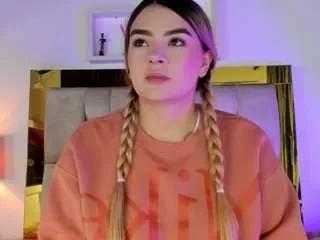 emma-rossee from CamSoda