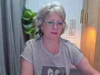 evelynjoyful from CamSoda is Away