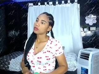 hillary-queen from CamSoda