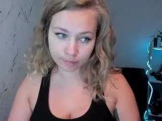 holly95love from CamSoda
