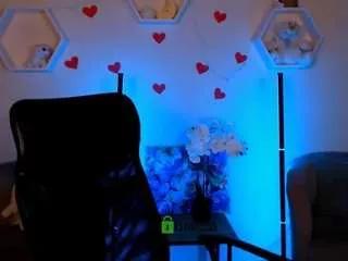 Liana-kisses from CamSoda