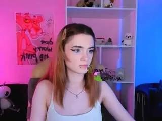 Liana-kisses from CamSoda