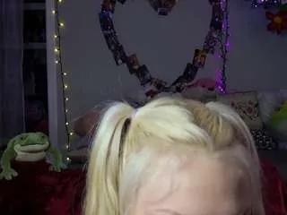 lilfknsquirt from CamSoda