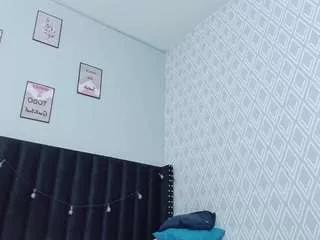 littleebluee from CamSoda