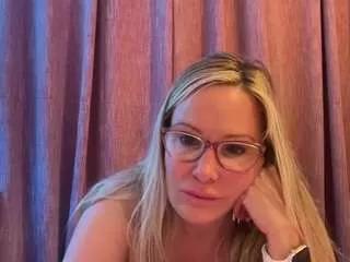 milf-goddess from CamSoda is Freechat