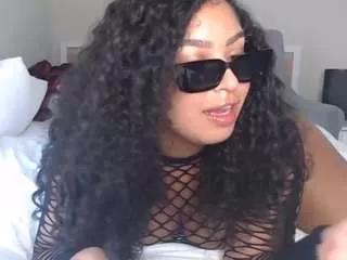 mmmmmmlia from CamSoda