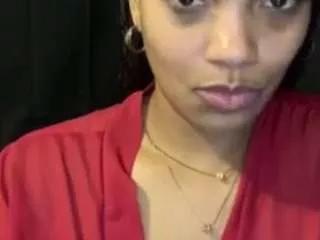 rakiyah-charms from CamSoda is Freechat