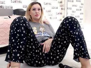 sweetdaiana23 from CamSoda