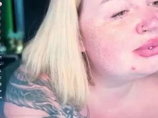 Zarareign from CamSoda