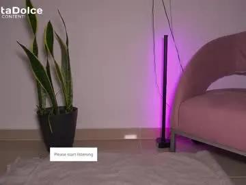 Emely_dolce from Chaturbate