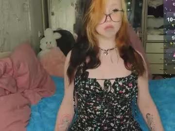 Lilhornyprincess from Chaturbate