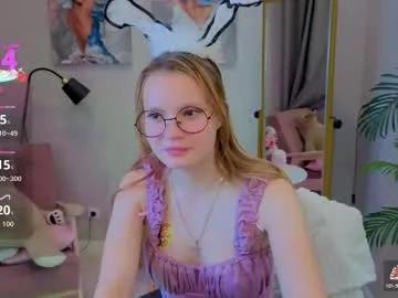 Urgingeremma from Chaturbate