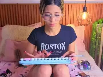 Vicky_bass from Chaturbate
