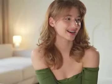 Villanelle_l from Chaturbate