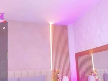 Zoebarlowe from Chaturbate