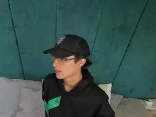 aaron_ez from Flirt4Free