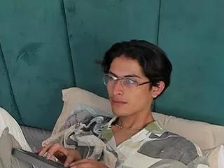 aaron_ez from Flirt4Free