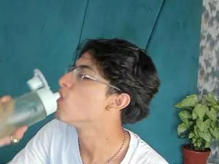aaron_ez from Flirt4Free