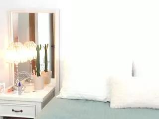 belle_russeau from Flirt4Free