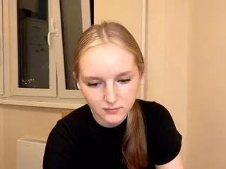 estelle_muthart from Flirt4Free