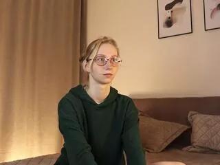 larraine_aparicio from Flirt4Free