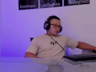 roger_curly from Flirt4Free is Freechat