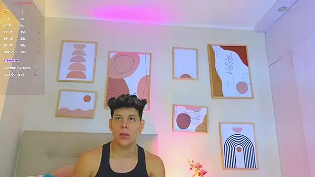 Almiboys from StripChat
