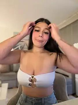 Alyshanon18 from StripChat