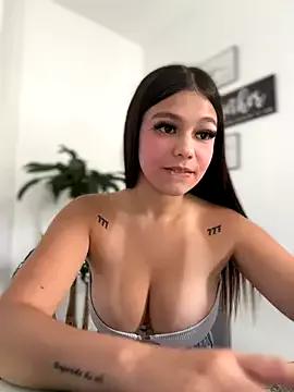 Alyshanon18 from StripChat