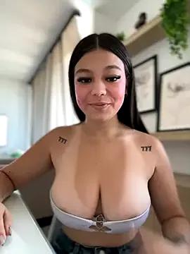 Alyshanon18 from StripChat
