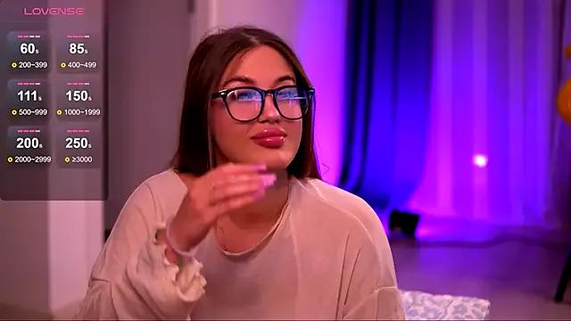 AryaDeluna from StripChat