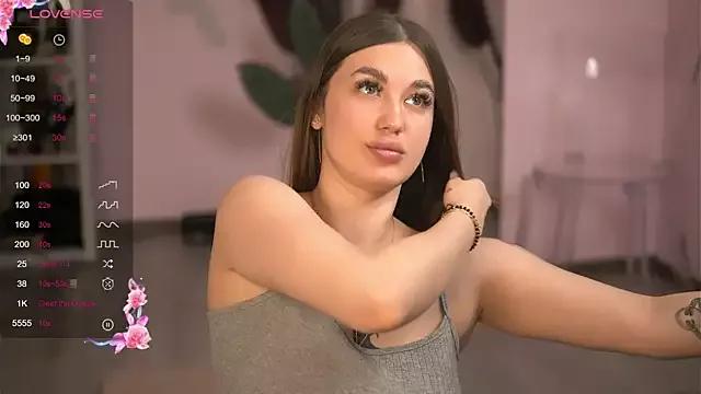 AryaDeluna from StripChat