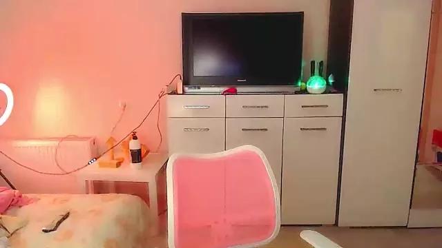 GoddessLara from StripChat