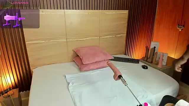 iris_violeta from StripChat