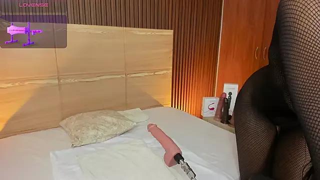 iris_violeta from StripChat