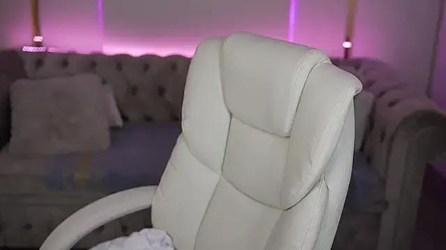 JennyyLuv from StripChat