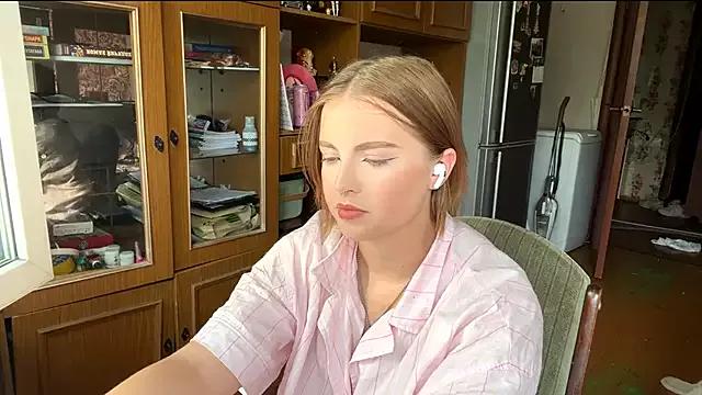 KatieBoundy from StripChat is Freechat