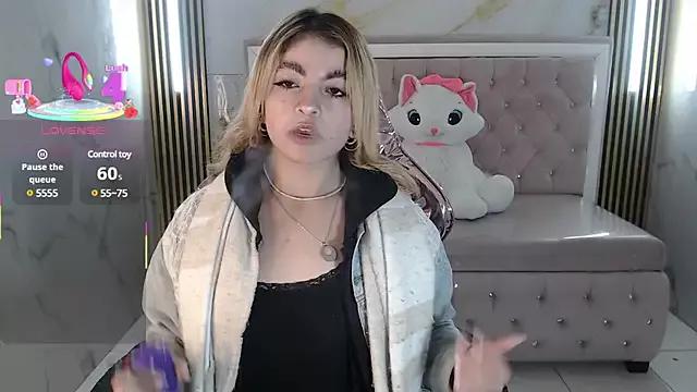 lili_conor_s from StripChat